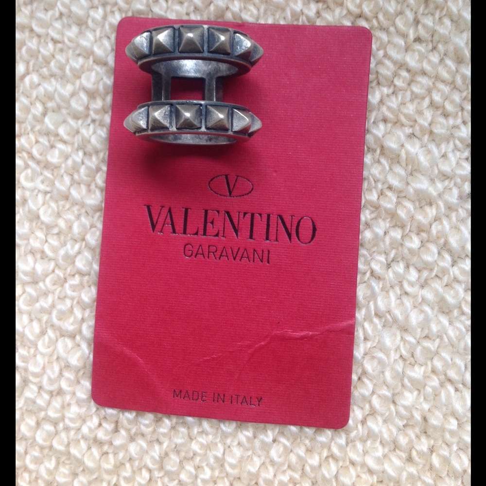 Chic Valentino rock stud ring